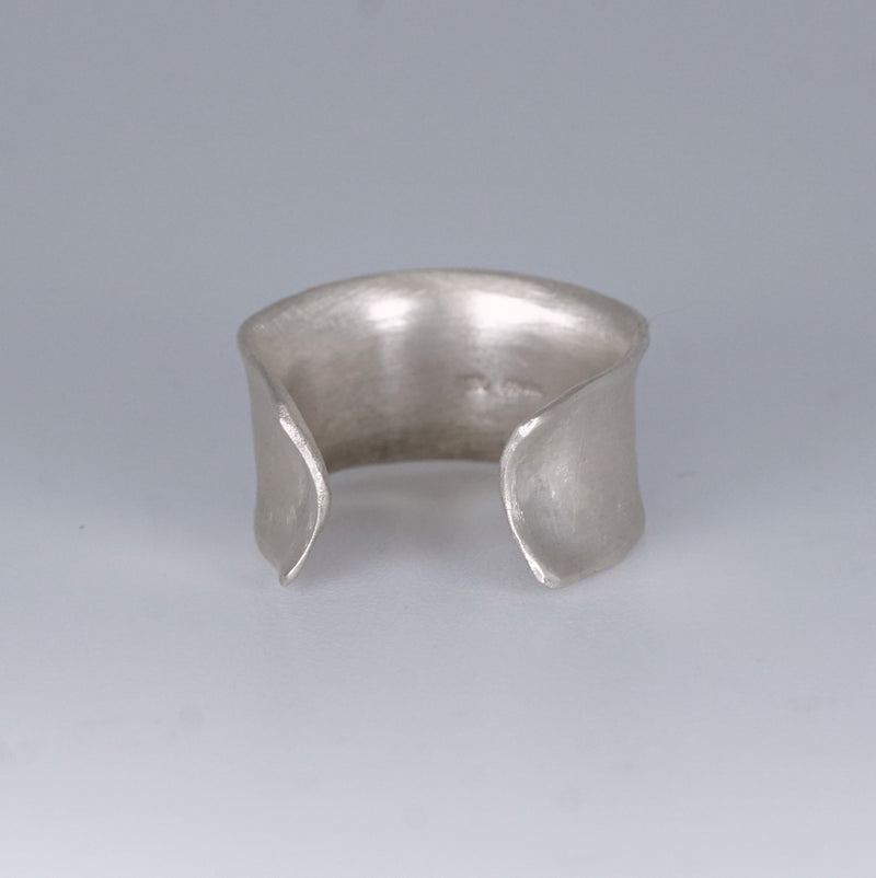 emme / ＜M by EMME＞muro ring S（ARG5011） – Fuligo / Fuligoshed