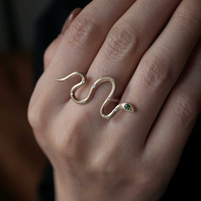 Kagann jewelry (カガンジュエリー) / Eden Snake bar ring Green