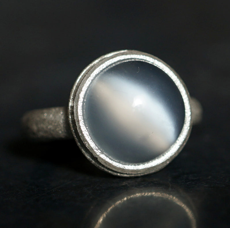  　リング　1A　ムーンストーン　トケイソウ　11.5号 Kuraishi Takamichi / 鍛金の指環 ムーンストーン 1号 – Fuligo