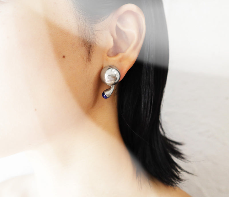 sussus. / LAPIS SILVER SINGLE EARRING（A6120） – Fuligo / Fuligoshed