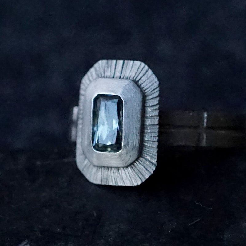 GERMEDEUR / Shield Ring カラーチェンジジルコン Pt900 – Fuligo