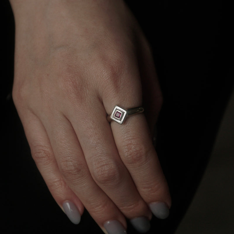 VINTAGE JEWELRY/ K9 Square ruby ring