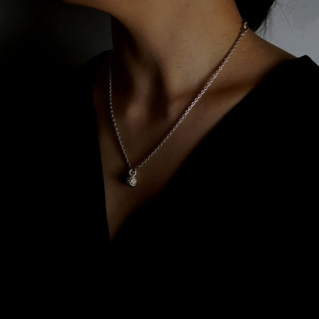 GIFTED/FRAGMENT ROSE NECKLACE