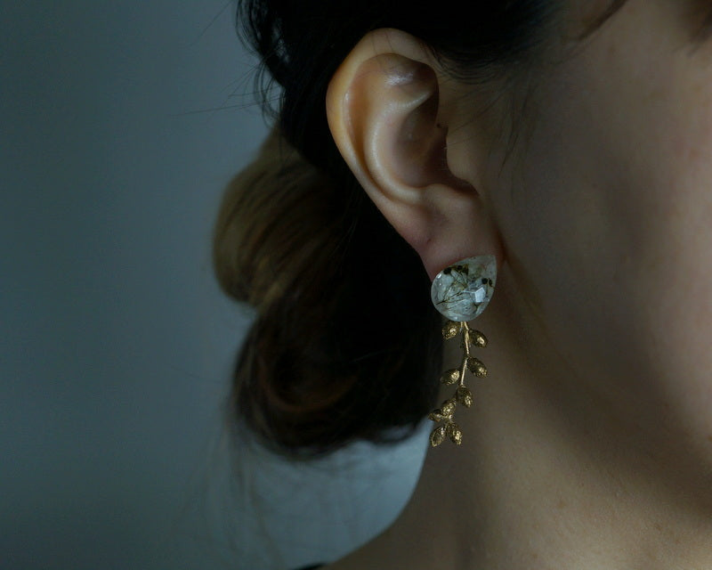 jouer avec moa? / 2021SS 23.帽子の羽飾り ピアス/イヤリング