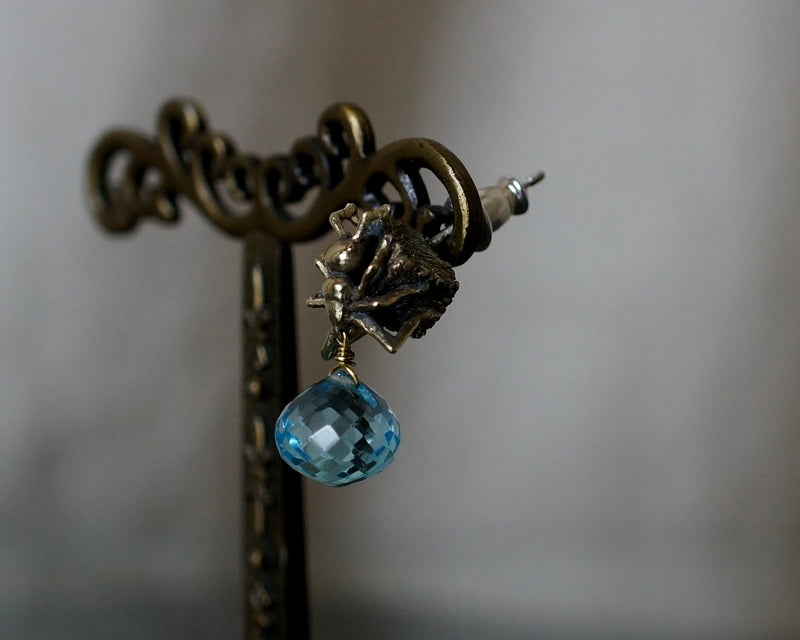 cocoon/ミツツボアリピアス 真鍮(トパーズ)