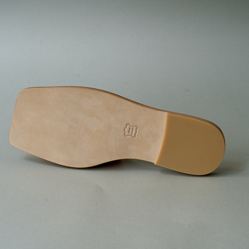 _Fot / patent sandals