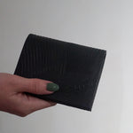 kagari yusuke / 二つ折り財布 （mw-20）ホワイト/ブラック