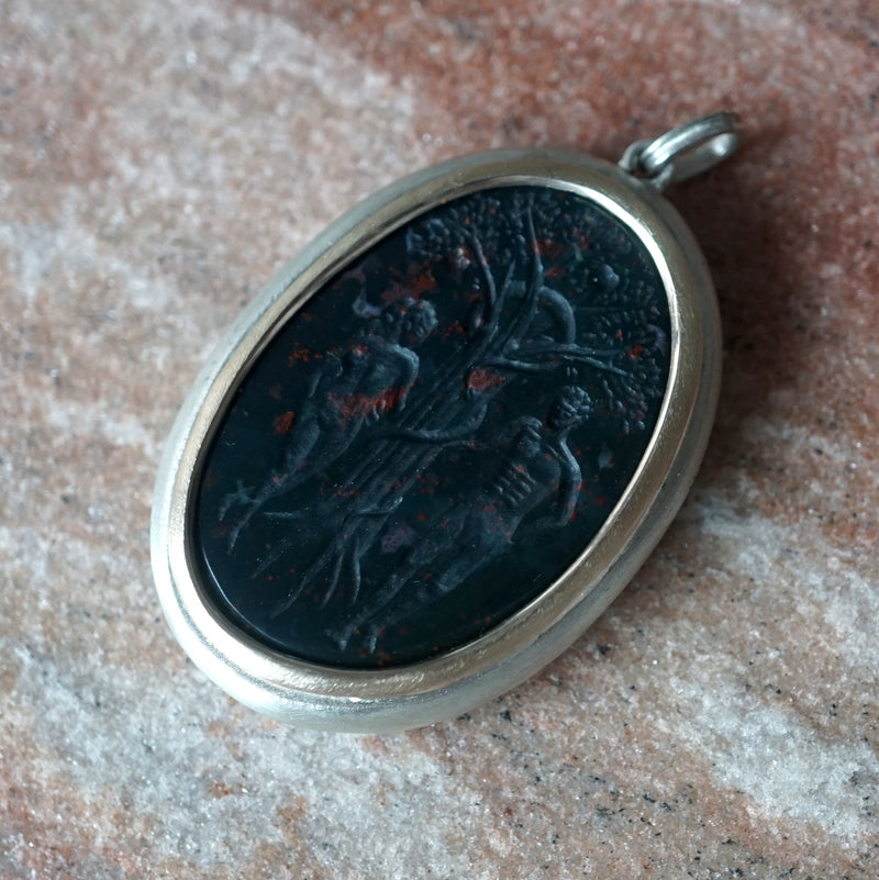 Maison de l’abeille / Intaglio ペンダントトップ ブラッドストーン「Adam＆Eve」SV×K9YG
