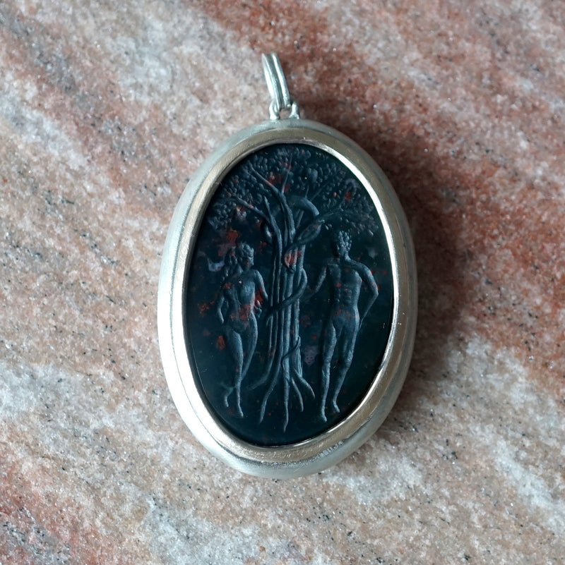 Maison de l’abeille / Intaglio ペンダントトップ ブラッドストーン「Adam＆Eve」SV×K9YG