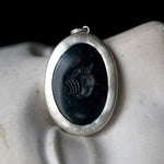 Maison de l’abeille / Intaglio ペンダントトップ ブラッドストーン「Adam＆Eve」SV×K9YG