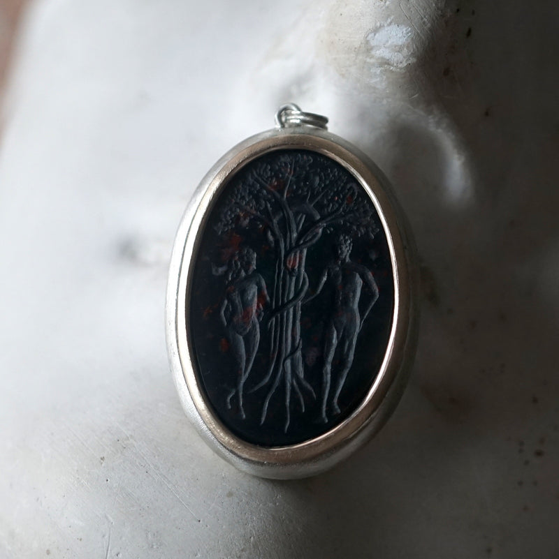Maison de l’abeille / Intaglio ペンダントトップ ブラッドストーン「Adam＆Eve」SV×K9YG