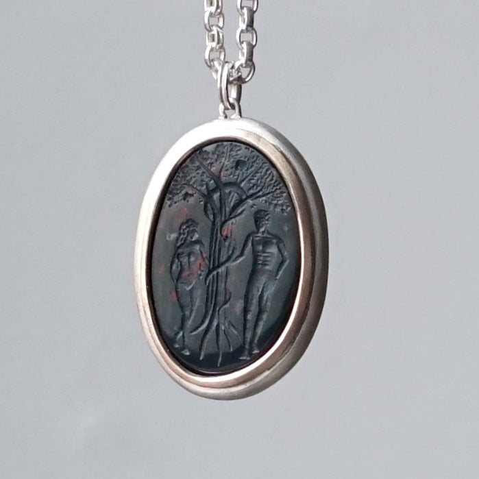 Maison de l’abeille / Intaglio ペンダントトップ ブラッドストーン「Adam＆Eve」SV×K9YG