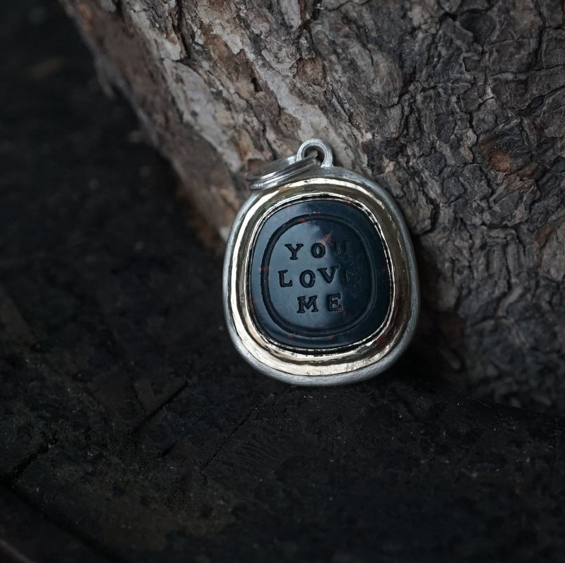 Maison de l’abeille / Intaglio ペンダントトップ ブラッドストーン「YOU LOVE ME」SV×K18YG