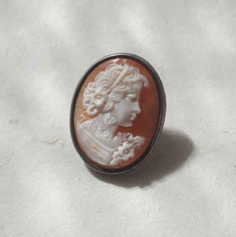 HIYU HAMASAKI / TATTOO CAMEO BROOCH 01