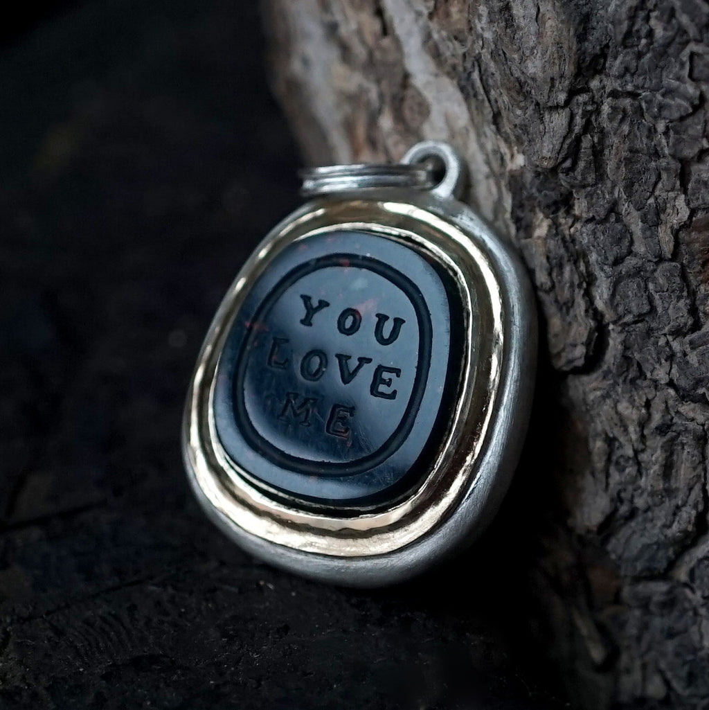 Maison de l’abeille / Intaglio ペンダントトップ ブラッドストーン「YOU LOVE ME」SV×K18YG