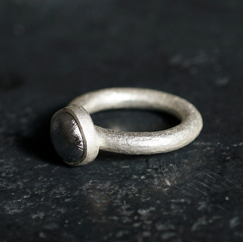 Kuraishi Takamichi / 鍛金の指環 ギベオン隕石 12号 – Fuligo