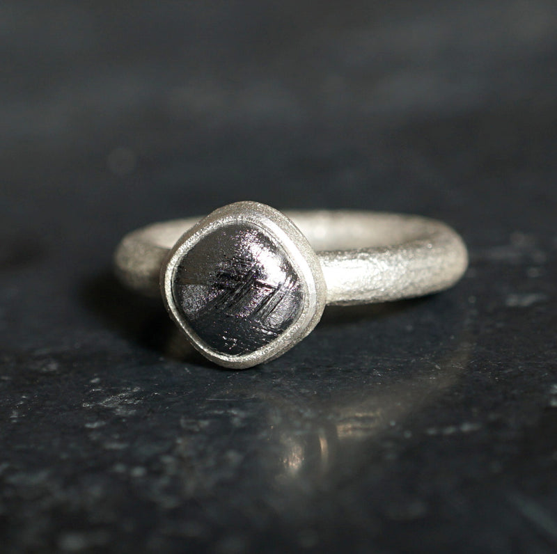 Kuraishi Takamichi / 鍛金の指環 ギベオン隕石 12号 – Fuligo