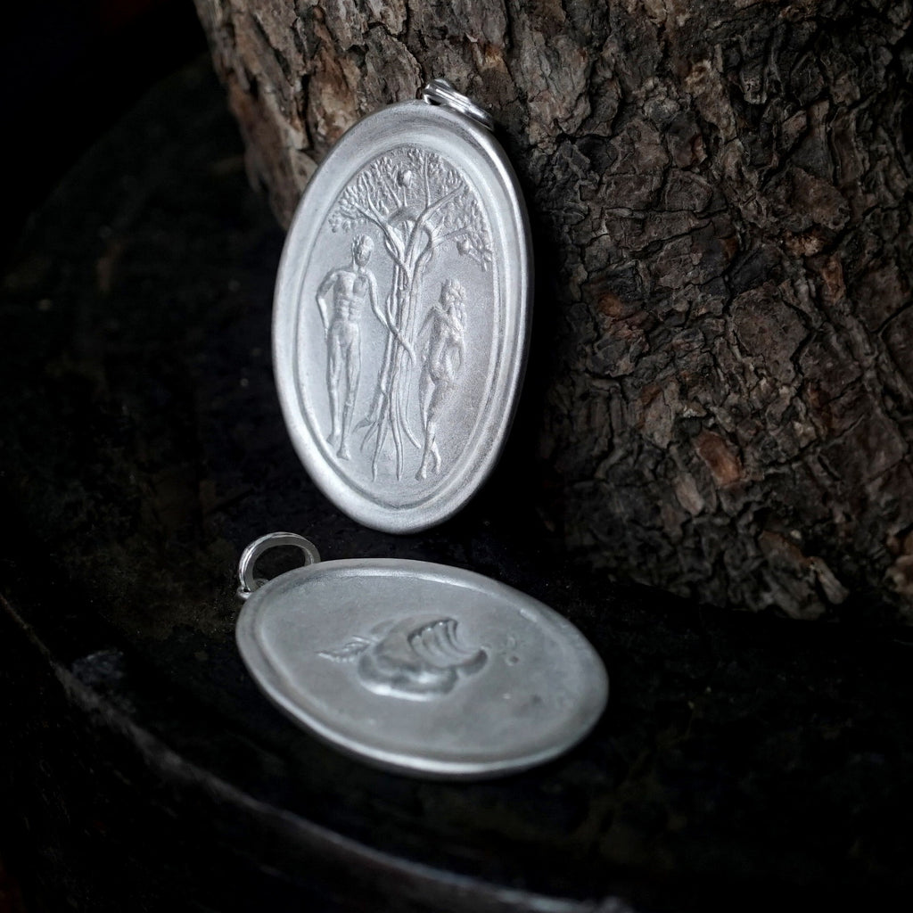 Maison de l’abeille / Intaglio ペンダントトップ「Adam＆Eve」