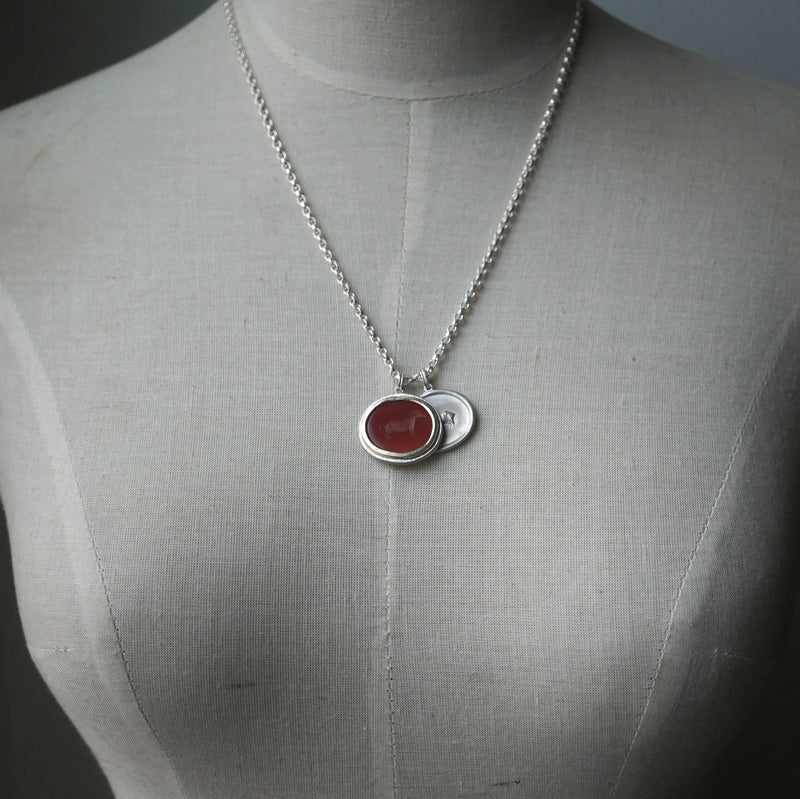Maison de l’abeille / Intaglio ペンダントトップ アゲート「最古の壁画」SV×K9YG