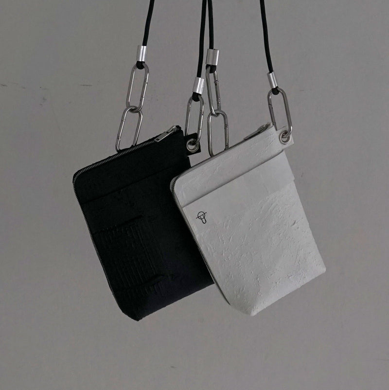 kagari yusuke / mini koshibukuro + carabiner shoulder cord (W21-08WH/BK)