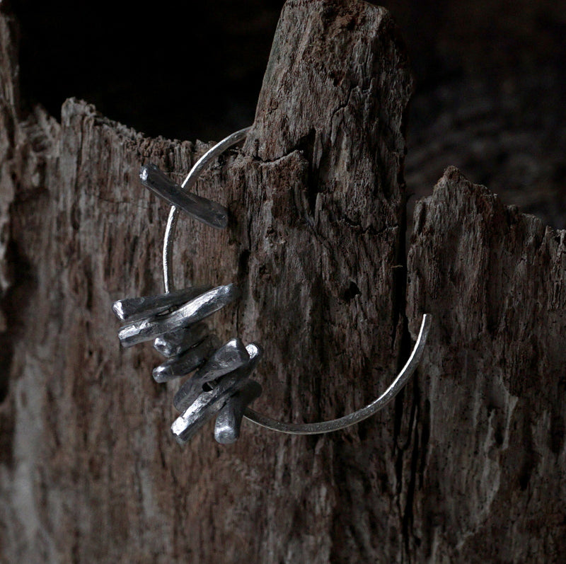 suzuki yuki / “White breath spills, bathed in the light coming from the east.”