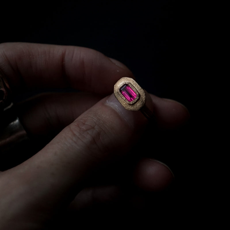 GERMEDEUR / Shield Ring Rubelite