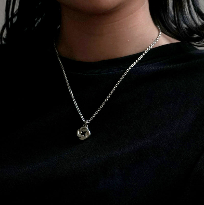 GIFTED / CROSSED IMPLOSION NECKLACE M SV