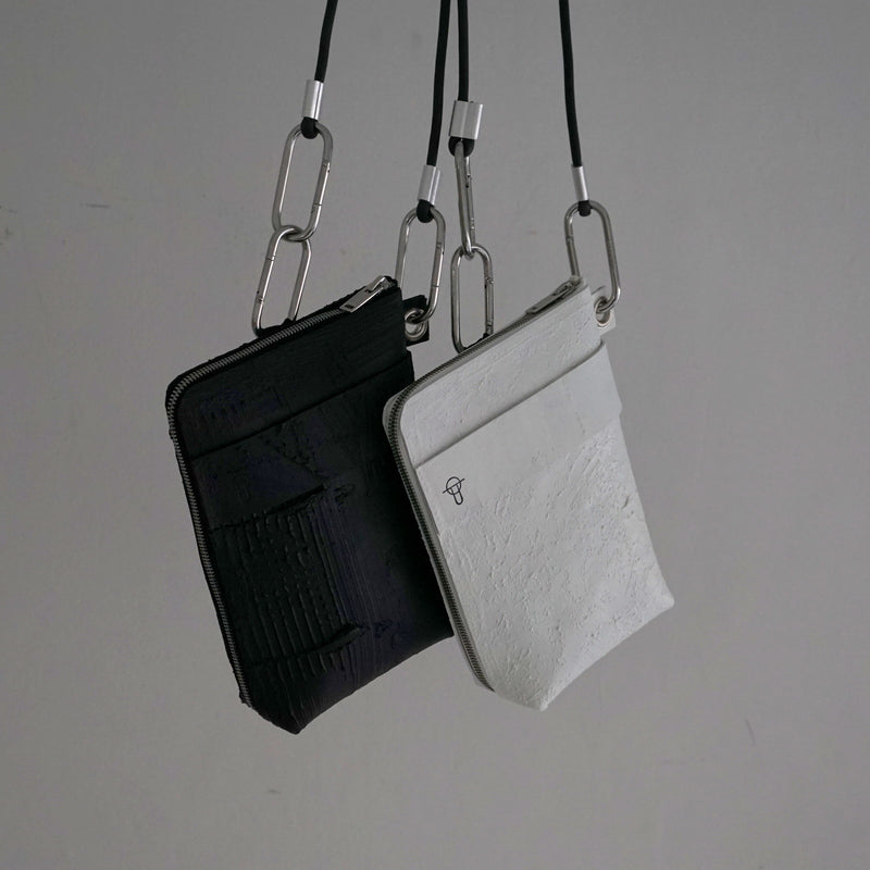 kagari yusuke / mini koshibukuro + carabiner shoulder cord (W21-08WH/BK)