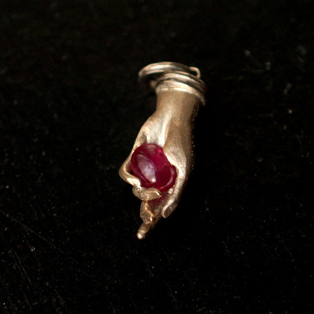 Maison de l'abeille / "Collection" the Hold Ruby