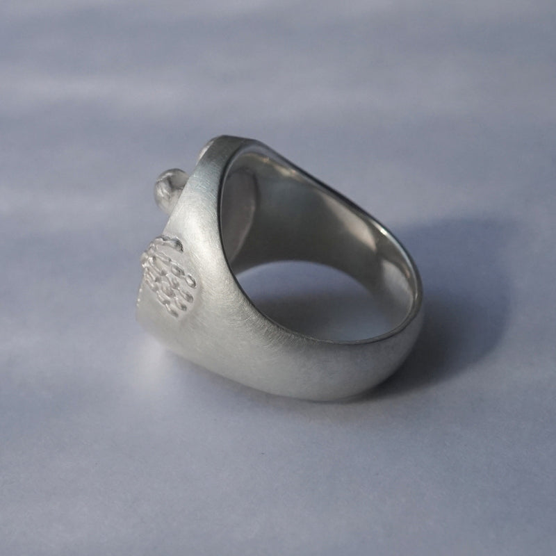 In Out Design / Kissing Skeletons Ring