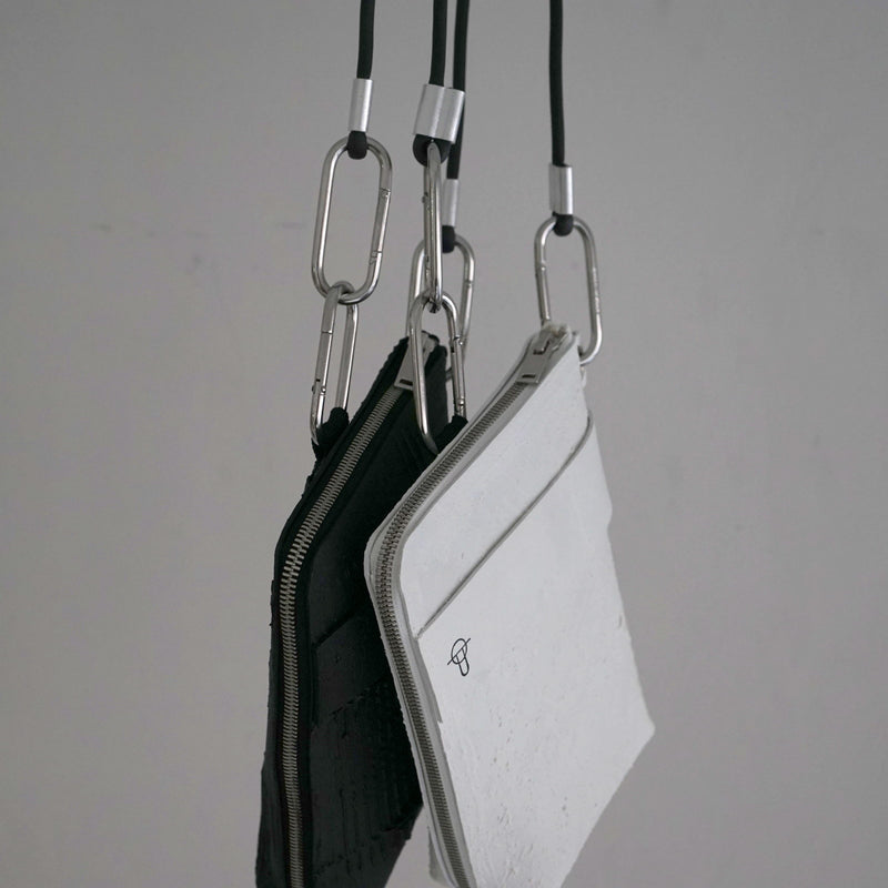 kagari yusuke / mini koshibukuro + carabiner shoulder cord (W21-08WH/BK)