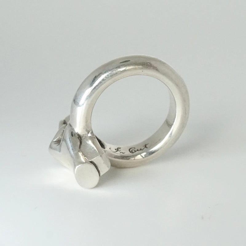 IN OUT DESIGN / The Finger Ring – Fuligo / Fuligoshed
