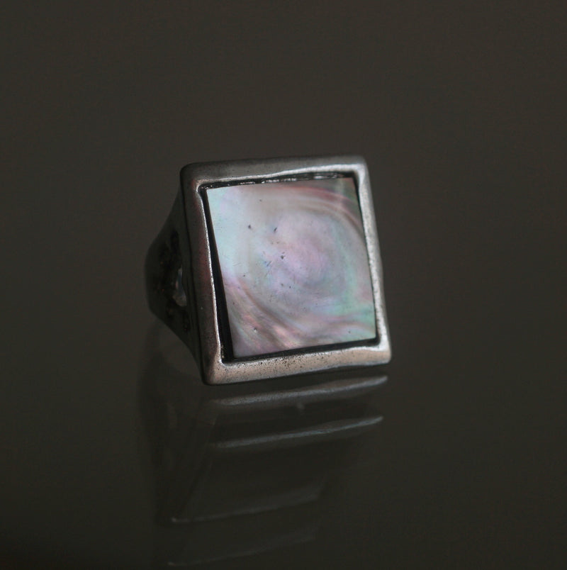 VINTAGE JEWELRY/  Square shell ring SV
