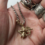 IN OUT DESIGN / K18YG Cherub Pendant Dia × K18YG Penis T-Bar Twist Chain Necklace