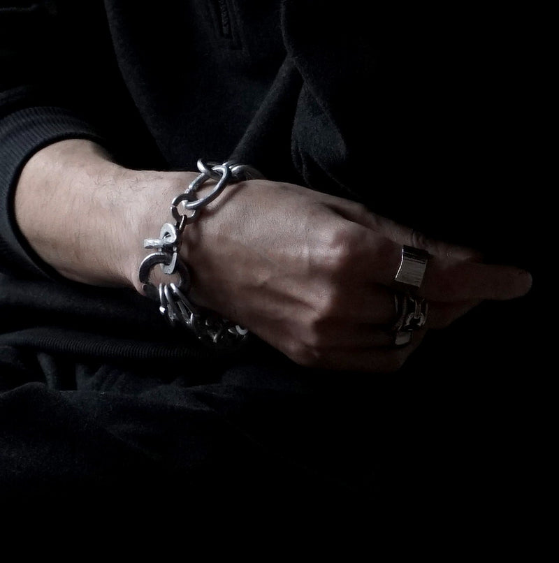 suzuki yuki / "Becomes blood, becomes flesh, becomes bones"