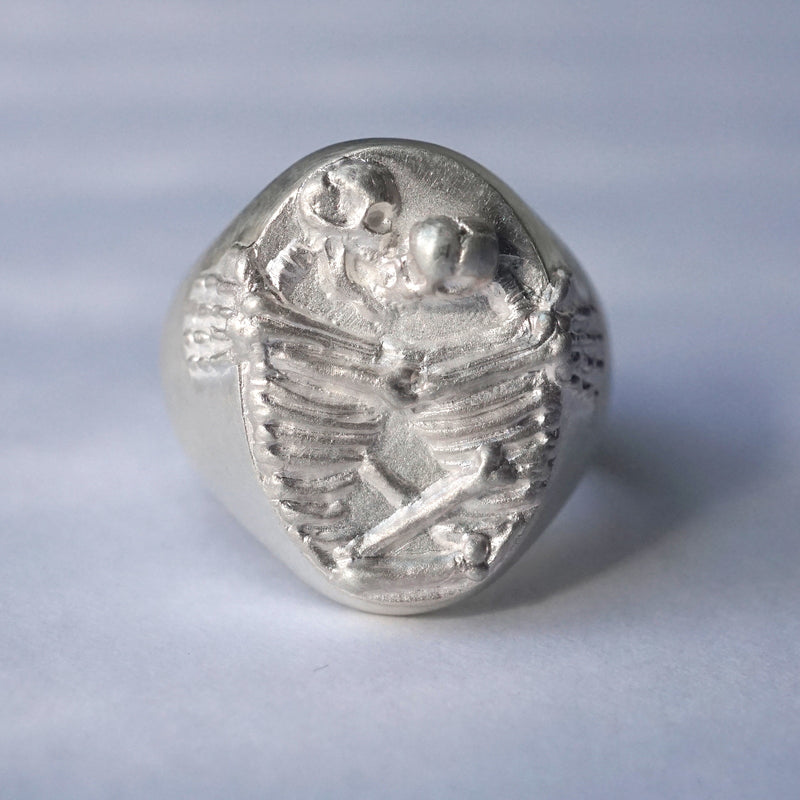 In Out Design / Kissing Skeletons Ring