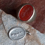 Maison de l’abeille / Seal ペンダントトップ「Athena」