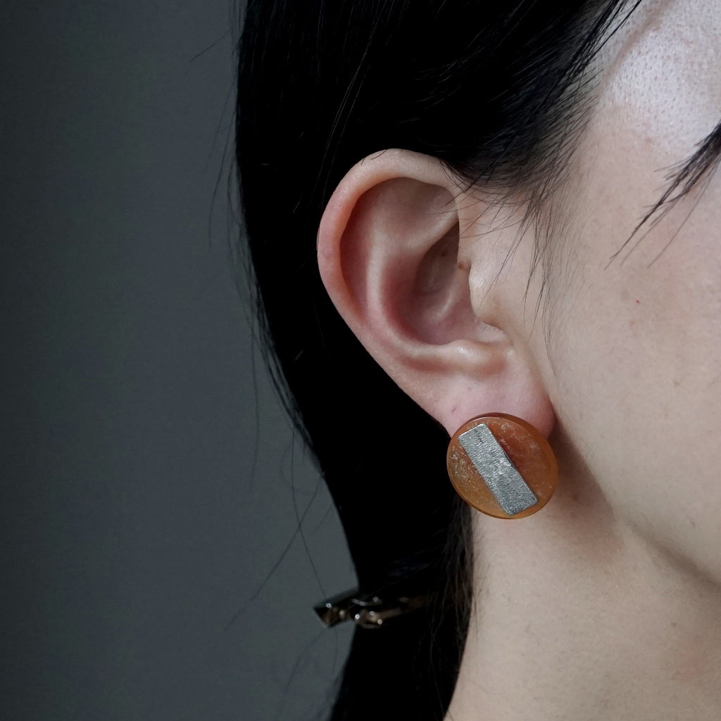 sussus. / White-headed mat line earrings (BA4121)