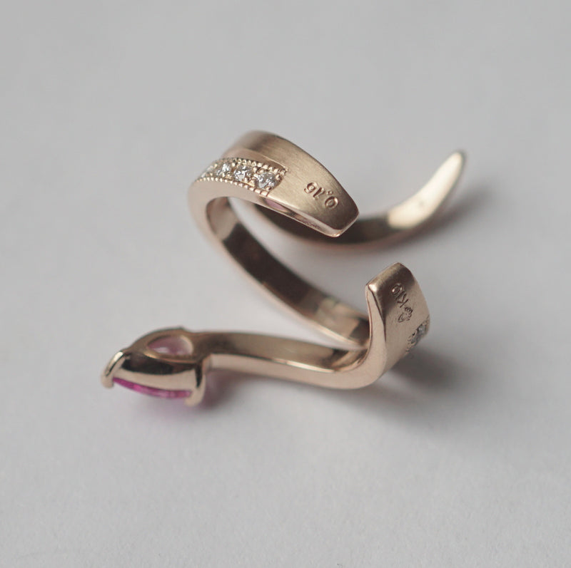 Kagann jewelry / snake earcuff K10 ピンクサファイア（左耳用）