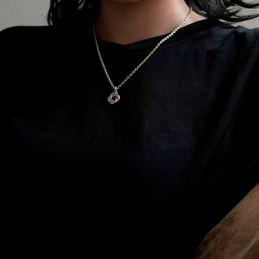 GIFTED / CROSSED IMPLOSION NECKLACE M SV