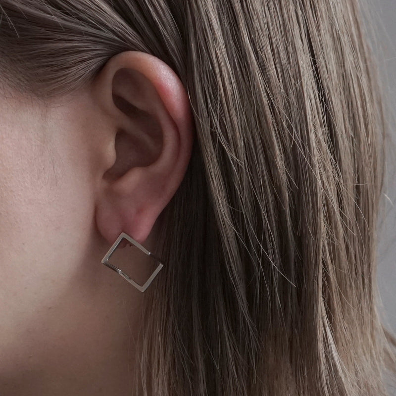 revie objects /〈BREAK〉cube earring（BR2-09/10）