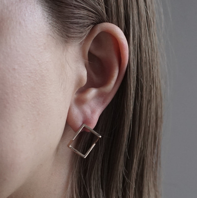 revie objects /〈BREAK〉cube earring（BR2-09/10）