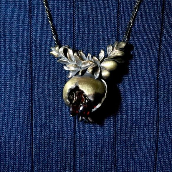 cocoon / pomegranate necklace L