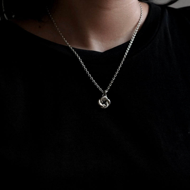 GIFTED / CROSSED IMPLOSION NECKLACE M SV