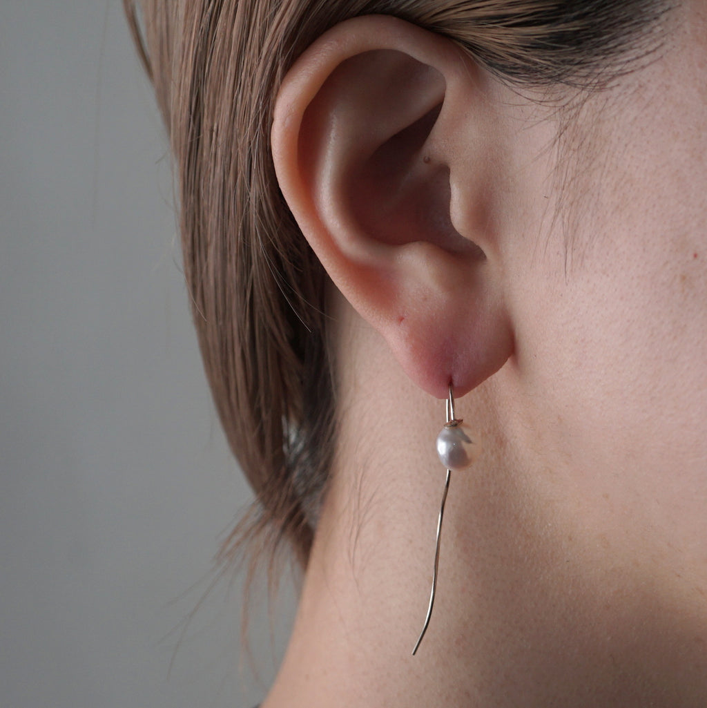 emme / même si 10金とバロックパールのロングフックピアス S（10K1083）B