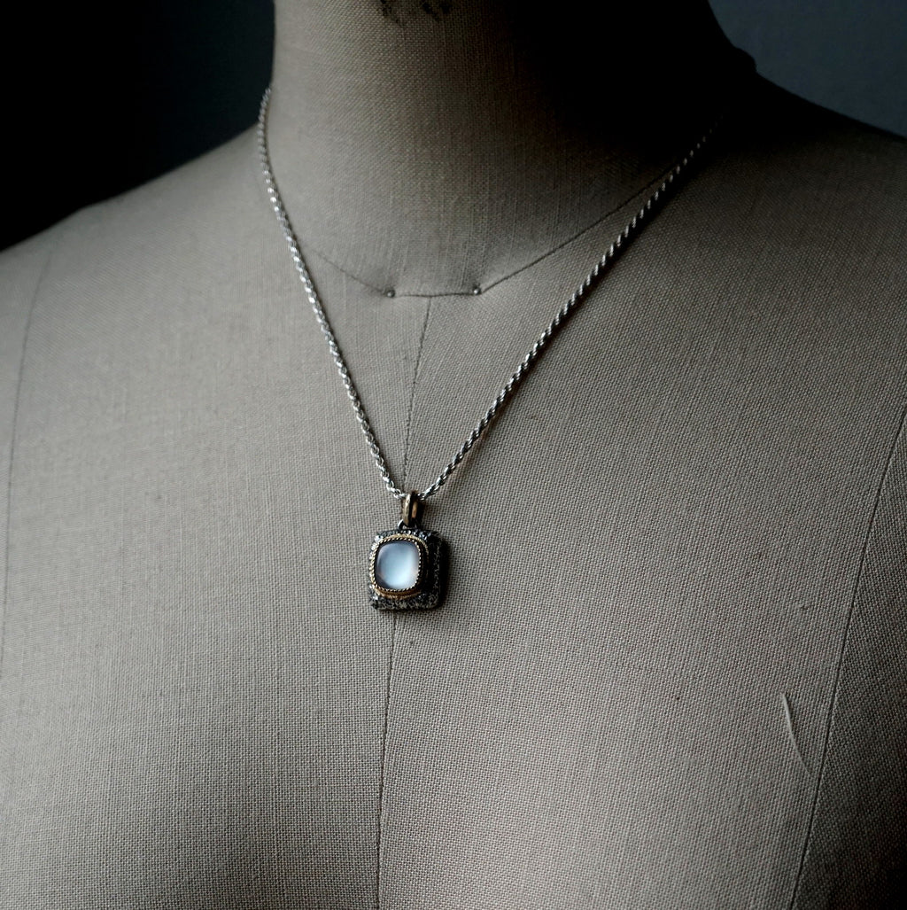 [Only posted at noon on November 4th] J&O SINRA / Moonstone necklace (BM-26)