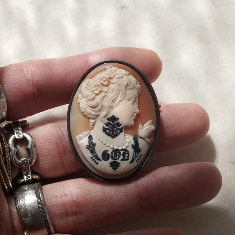 HIYU HAMASAKI / TATTOO CAMEO BROOCH 05