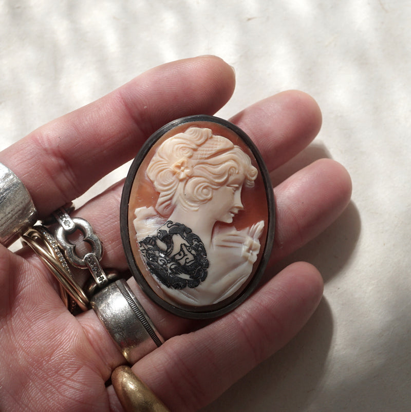 HIYU HAMASAKI / TATTOO CAMEO BROOCH 06