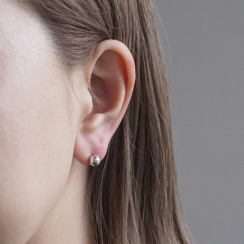 revie objects /〈FLOW〉dot earring 1（FL02-06）