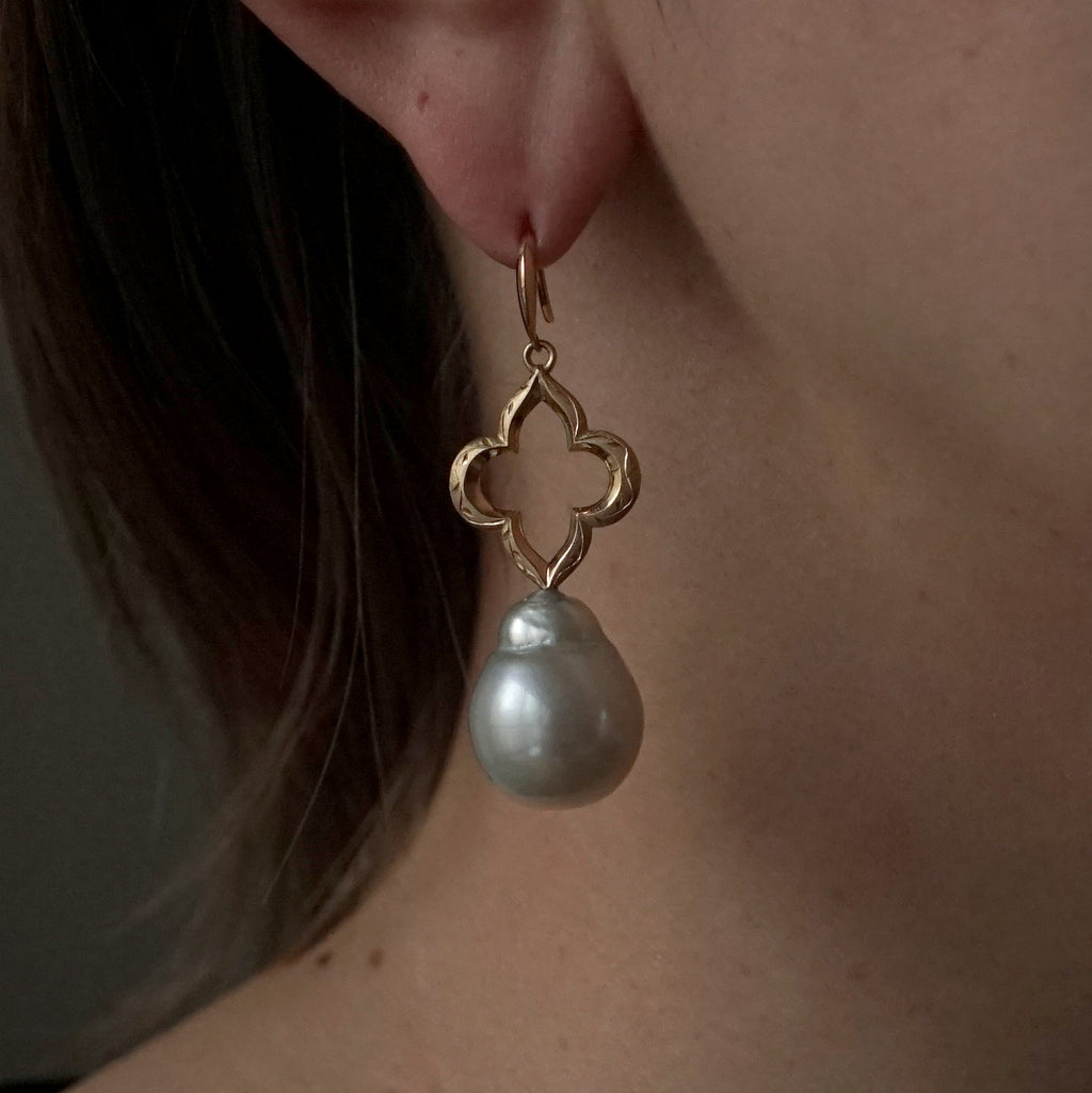 Kagann jewelry (カガンジュエリー) / Moroccan Handengraved pearl earrings